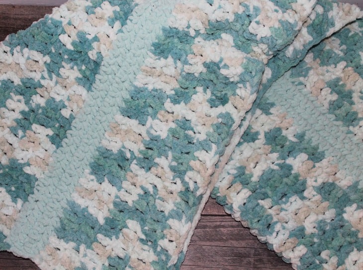 How to Crochet a baby blanket crochet pattern - beginner crochet pattern -amorecraftylife.com - free printable pdf - bernat blanket yarn #baby #crochet #crochetpattern #freecrochetpattern