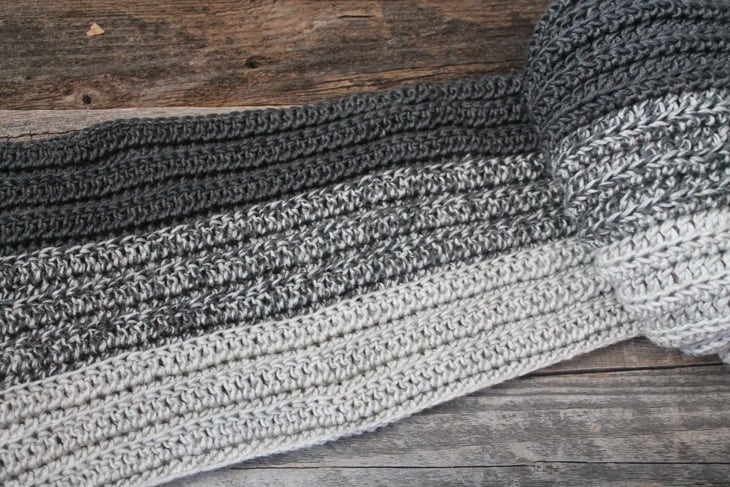 free ribbed men's crochet scarf pattern -easy unisex crocheted scarf pattern - amorecraftylife.com #crochet #crochetpattern #freecrochetpattern