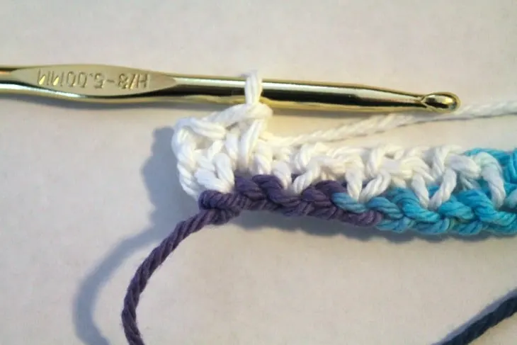 moss stitch tutorial -amorecraftylife.com #crochet #crochetpattern #diy #freecrochetpattern