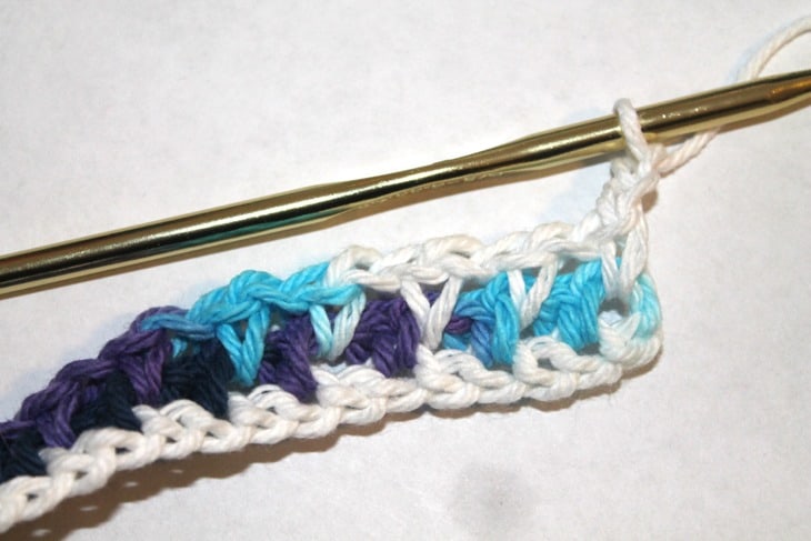 moss stitch tutorial -amorecraftylife.com #crochet #crochetpattern #diy #freecrochetpattern