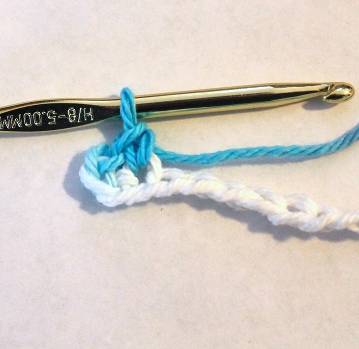 moss stitch tutorial -amorecraftylife.com #crochet #crochetpattern #diy #freecrochetpattern
