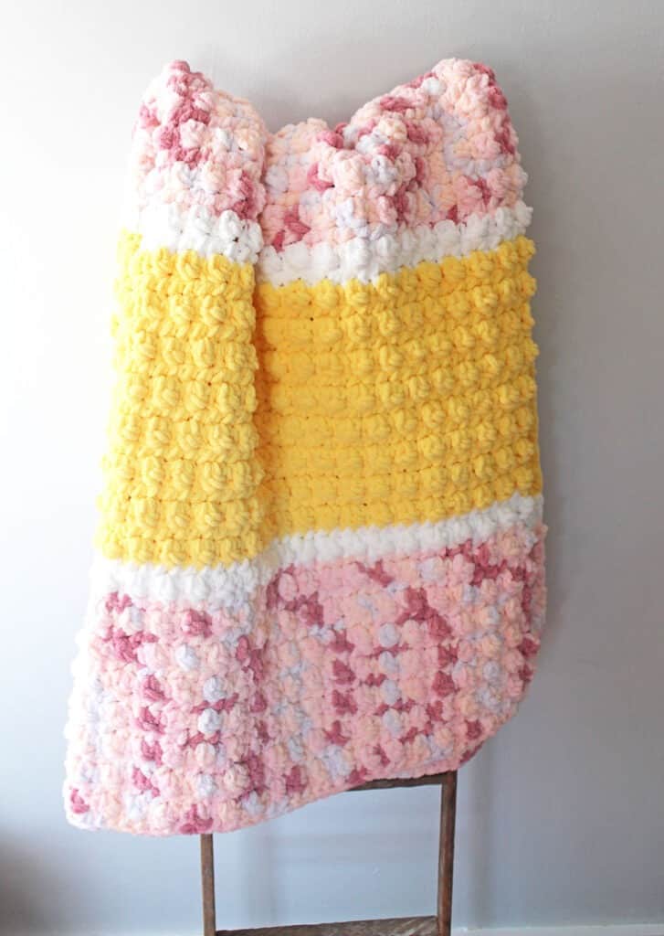 chunky crochet blanket pattern free - free printable pdf crochet pattern - amorecraftylife.com -crocheted afghan - free printable crochet pattern #crochet #crochetpattern #freecrochetpattern #crochetblanketpattern