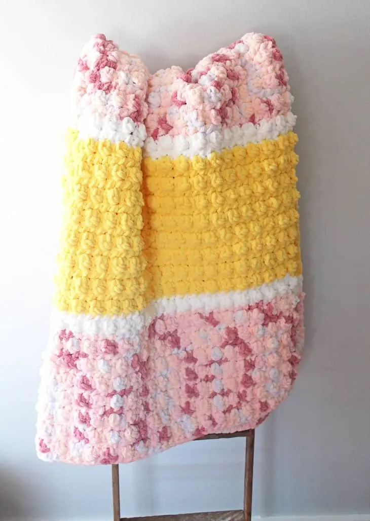 chunky crochet blanket pattern free - free printable pdf crochet pattern - amorecraftylife.com -crocheted afghan - free printable crochet pattern #crochet #crochetpattern #freecrochetpattern #crochetblanketpattern