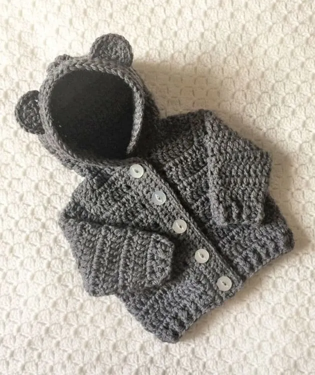 Make a cute baby sweater crochet pattern. baby cardigan crochet pattern - baby gift -amorecraftylife.com  - baby afghan - #baby #crochet #crochetpattern 
