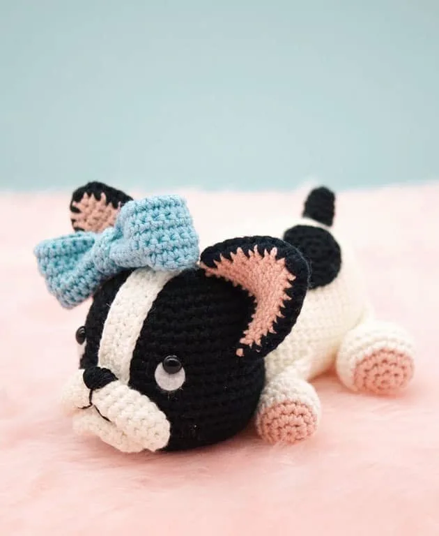 Bell the dog crochet pattern - amigurumi - animal crochet pattern #crochet #crochetpattern
