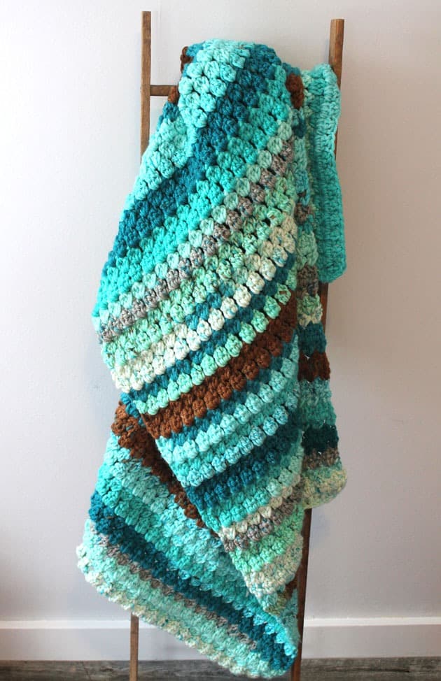 easy chunky blanket free pdf pattern - amorecraftylife.com - baby afghan - bulky yarn - free printable crochet pattern - caron cake yarn #baby #crochet #crochetpattern #freecrochetpattern