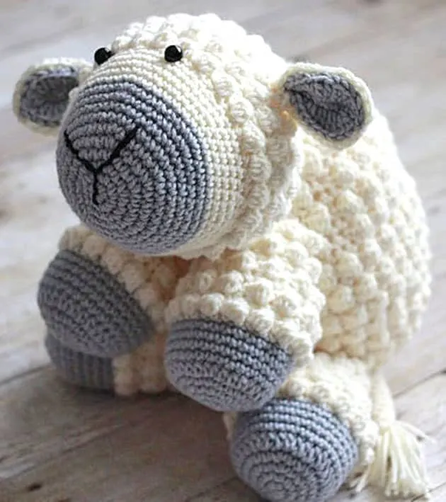 lamb crochet pattern- easter crochet pattern pdf -sheep amigurumi animal crochet pattern - amorecraftylife.com #crochet #crochetpattern