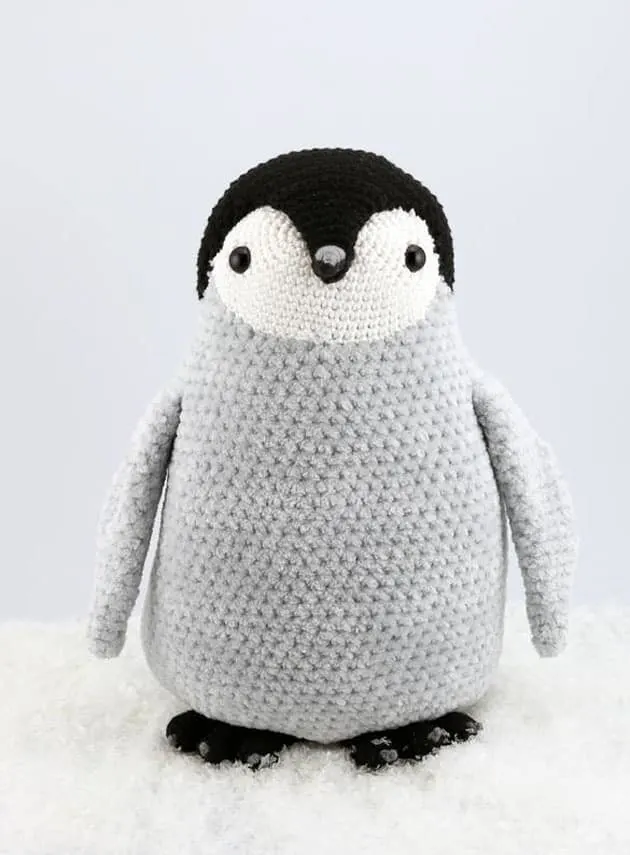 Make a cute penguin chick. penguin crochet pattern - amorecraftylife.com #crochet #crochetpattern