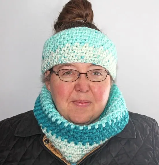 Moss stitch crochet cowl pattern - Free Pattern -crochet ear warmer pattern- printable pdf - winter headband - amorecraftylife.com #crochet #crochetpattern #freecrochetpattern
