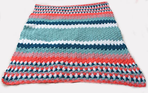 easy crochet blanket pattern free PDF - teardrop stitch -amorecraftylife.com - afghan pattern -crochet blanket pattern- red heart yarn- double crochet - free printable crochet pattern #crochet #crochetpattern #freecrochetpattern