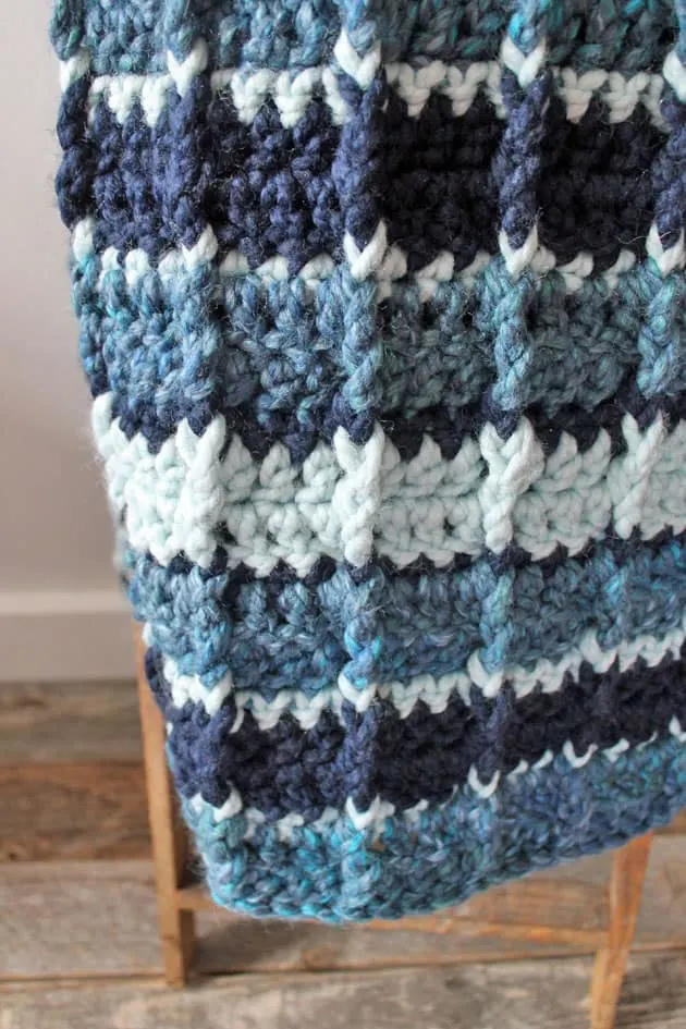 Striped large wool crochet blanket free pattern- amorecraftylife.com Super bulky yarn-crocheted afghan - free printable crochet pattern - lion brand wool-ease thick and quick yarn #crochet #crochetpattern #freecrochetpattern