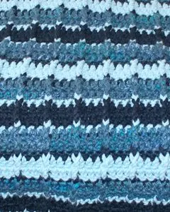 Striped large wool crochet blanket free pattern- amorecraftylife.com Super bulky yarn-crocheted afghan - free printable crochet pattern - lion brand wool-ease thick and quick yarn #crochet #crochetpattern #freecrochetpattern