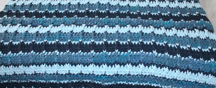 Striped large wool crochet blanket free pattern- amorecraftylife.com Super bulky yarn-crocheted afghan - free printable crochet pattern - lion brand wool-ease thick and quick yarn #crochet #crochetpattern #freecrochetpattern