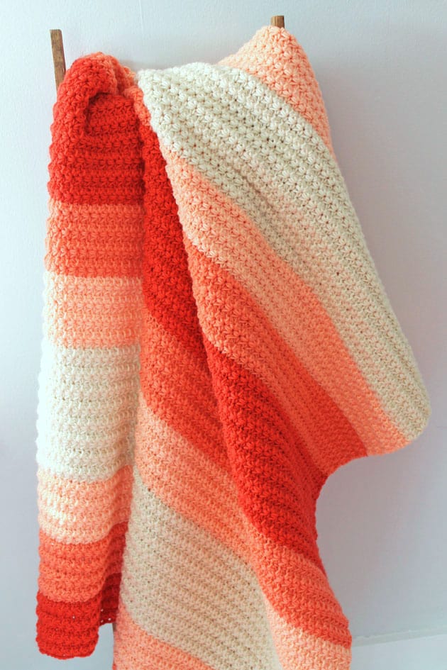 coral ombre crochet blanket free pattern- amorecraftylife.com -crocheted afghan - free printable crochet pattern - #crochet #crochetpattern #freecrochetpattern