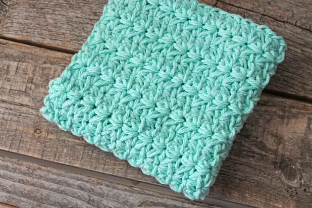 free printable learn to make crochet star stitch dishcloth pattern -amorecraftylife.com #crochet #crochetpattern #diy #freecrochetpattern