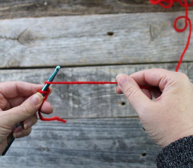 learn to crochet -how to crochet beginner crochet tutorials - amorecraftylife.com