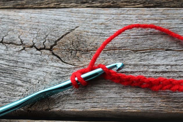 how to single crochet- learn to crochet -how to crochet beginner crochet tutorials - amorecraftylife.com