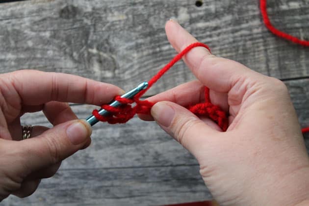 how to single crochet- learn to crochet -how to crochet beginner crochet tutorials - amorecraftylife.com