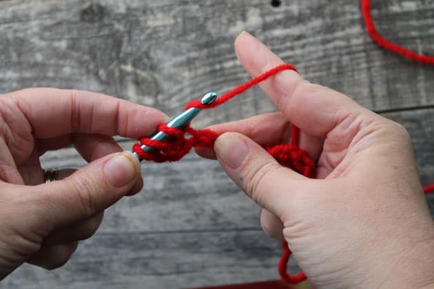 how to single crochet- learn to crochet -how to crochet beginner crochet tutorials - amorecraftylife.com
