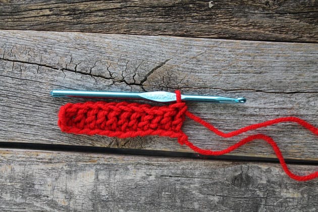how to single crochet- learn to crochet -how to crochet beginner crochet tutorials - amorecraftylife.com