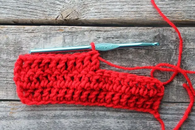  how to double crochet- learn to crochet -how to crochet beginner crochet tutorials - amorecraftylife.com