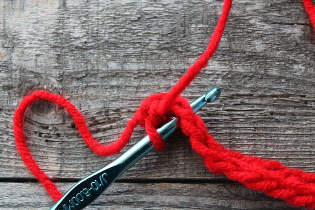 how to single crochet- learn to crochet -how to crochet beginner crochet tutorials - amorecraftylife.com