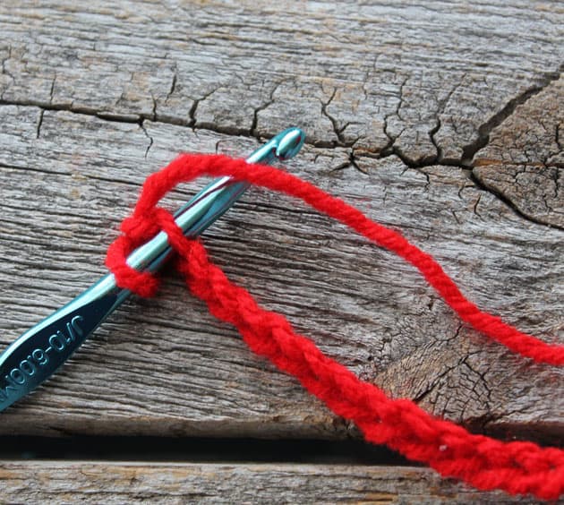 how to single crochet- learn to crochet -how to crochet beginner crochet tutorials - amorecraftylife.com