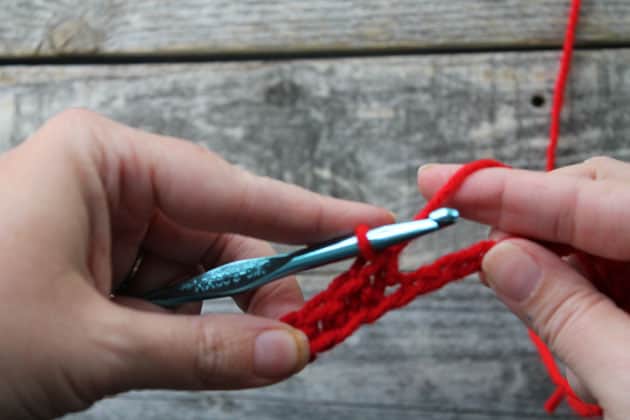 how to single crochet- learn to crochet -how to crochet beginner crochet tutorials - amorecraftylife.com