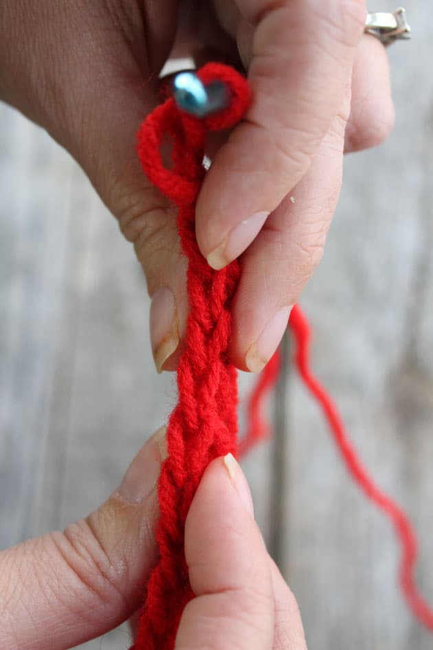 how to single crochet- learn to crochet -how to crochet beginner crochet tutorials - amorecraftylife.com