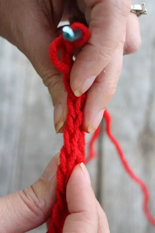  how to single crochet- learn to crochet -how to crochet beginner crochet tutorials - amorecraftylife.com