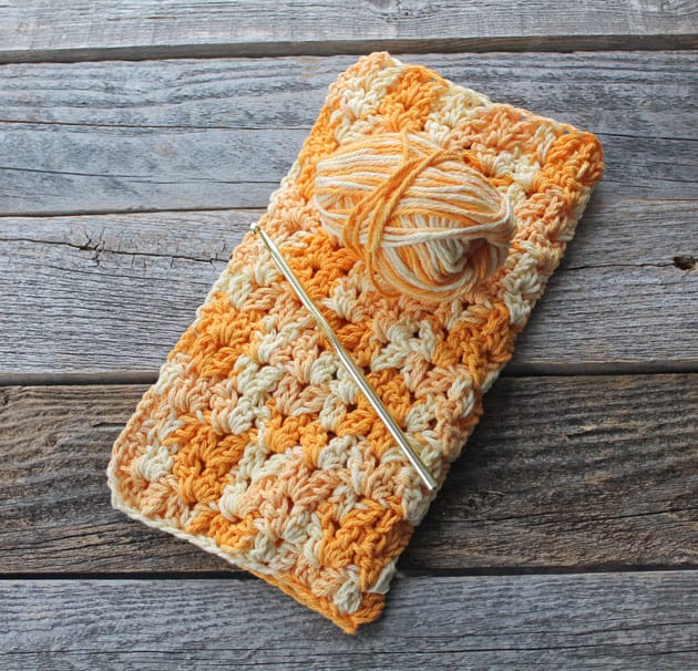 easy quick V stitch cluster crochet dishcloth pattern - free printable pdf - amorecraftylife.com #crochet #crochetpattern #freecrochetpattern