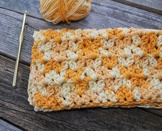 easy quick V stitch cluster crochet dishcloth pattern - free printable pdf - amorecraftylife.com #crochet #crochetpattern #freecrochetpattern