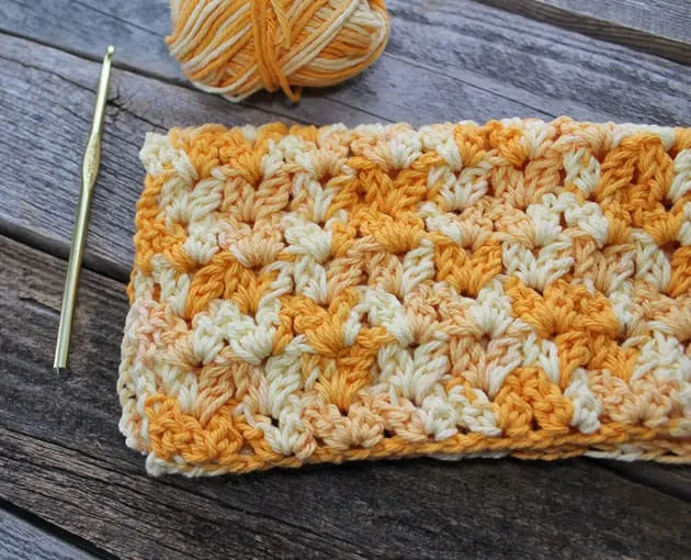 easy quick V stitch cluster crochet dishcloth pattern - free printable pdf - amorecraftylife.com #crochet #crochetpattern #freecrochetpattern