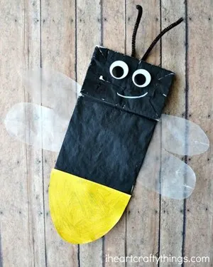 Make fun bug crafts for kids - insect kid craft amorecraftylife.com #kidscrafts #craftsforkids #preschool