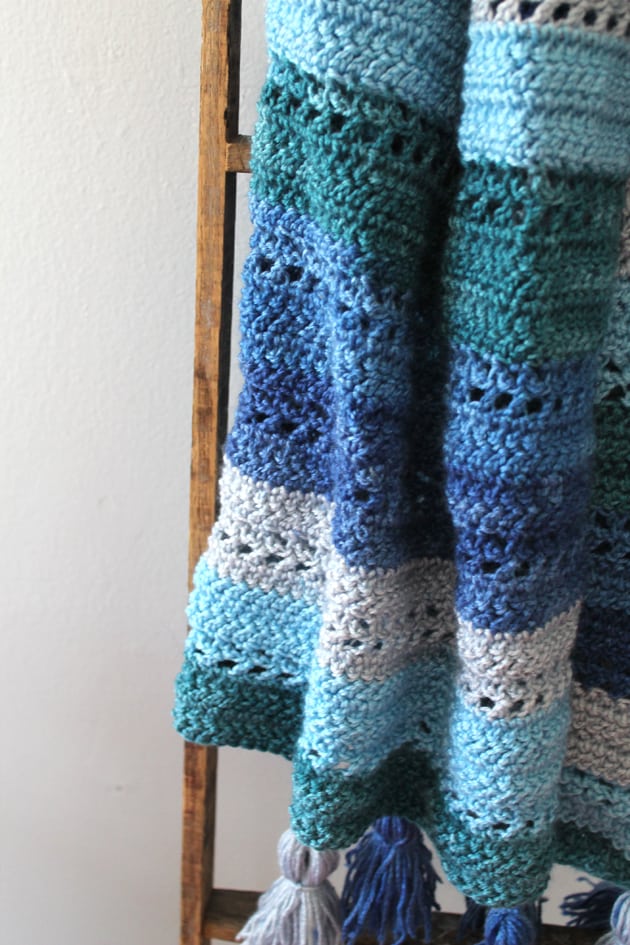 Make this easy ocean wrap free pattern. amorecraftylife.com - free printable crochet pattern #crochet #crochetpattern #freecrochetpattern
