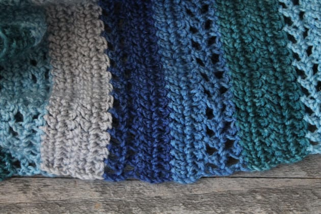 Make this easy ocean wrap free pattern. amorecraftylife.com - free printable crochet pattern #crochet #crochetpattern #freecrochetpattern