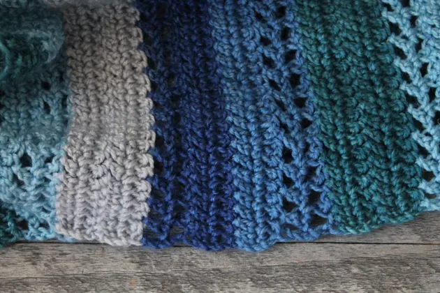 Make this easy ocean wrap free pattern. amorecraftylife.com - free printable crochet pattern #crochet #crochetpattern #freecrochetpattern
