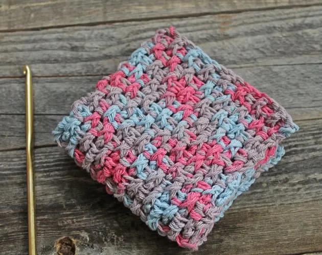 easy rice stitch crochet washcloth pattern - free printable pdf - amorecraftylife.com #crochet #crochetpattern #freecrochetpattern