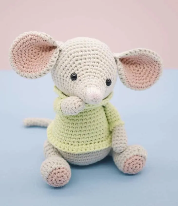 crochet mouse patterns - amigurumi crochet pattern - amorecraftylife.com #crochet #crochetpattern #diy #amigurumi