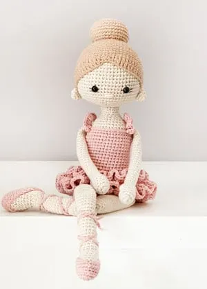 doll crochet patterns - ballerina crochet pattern pdf - amigurumi crochet pattern - amorecraftylife.com #doll #crochet #crochetpattern