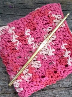 easy floret stitch crochet dishcloth pattern - free printable pdf - amorecraftylife.com #crochet #crochetpattern #freecrochetpattern