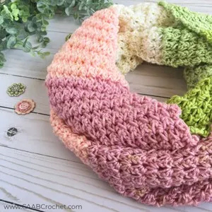 free infinity scarf crochet pattern - easy  scarf pattern - amorecraftylife.com