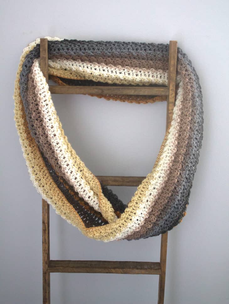 free golden brown infinity scarf crochet pattern - easy scarf pattern - amorecraftylife.com