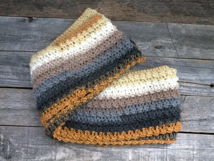 free golden brown infinity scarf crochet pattern - easy scarf pattern - amorecraftylife.com