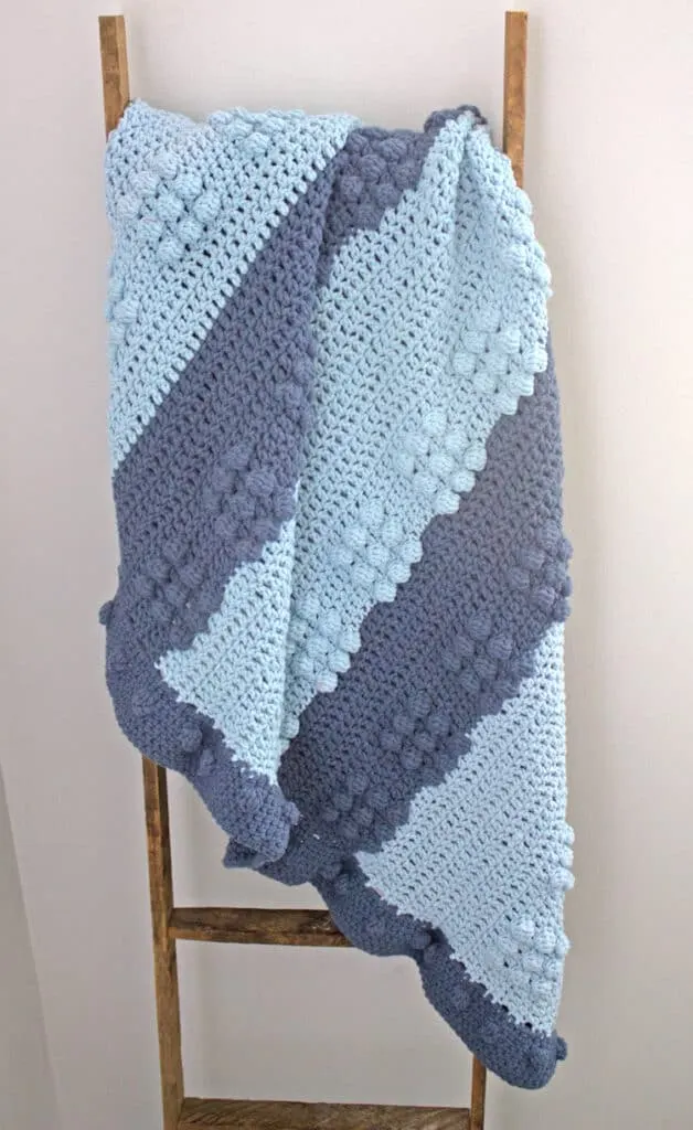 Make this soft free crochet baby blanket pattern. - worsted weight gauge 4 - amorecraftylife.com - free printable crochet pattern - bernat bundle up yarn #crochet #crochetpattern #freecrochetpattern