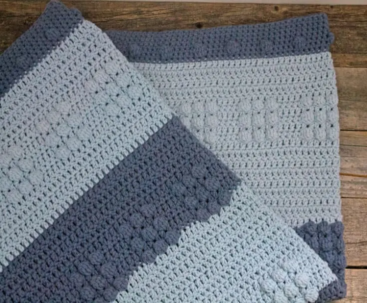 Make this soft free crochet baby blanket pattern. - worsted weight gauge 4 - amorecraftylife.com - free printable crochet pattern - bernat bundle up yarn #crochet #crochetpattern #freecrochetpattern