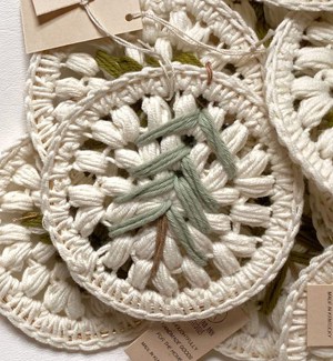 crochet Christmas tree patterns - winter - home decor- amorecraftylife.com #crochet #crochetpattern #diy #christmas