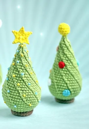crochet Christmas tree patterns - winter - home decor- amorecraftylife.com #crochet #crochetpattern #diy #christmas