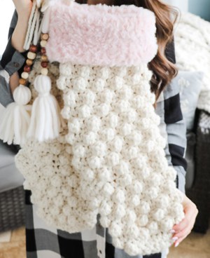 crochet Christmas stocking patterns - winter - home decor- amorecraftylife.com #crochet #crochetpattern #diy #christmas