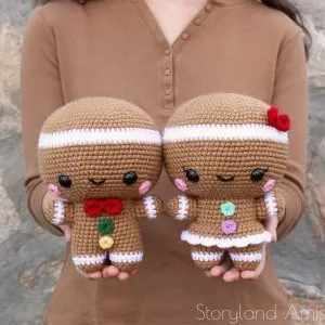 crochet Christmas gingerbread man patterns - winter - home decor- amorecraftylife.com #crochet #crochetpattern #diy #christmas